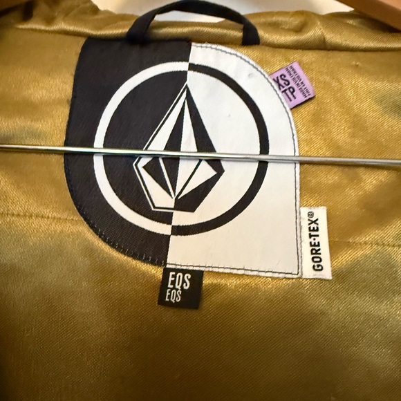 VOLCOM Ski & Snowboard Jacket (matching snow pants available) - Picture 9 of 12